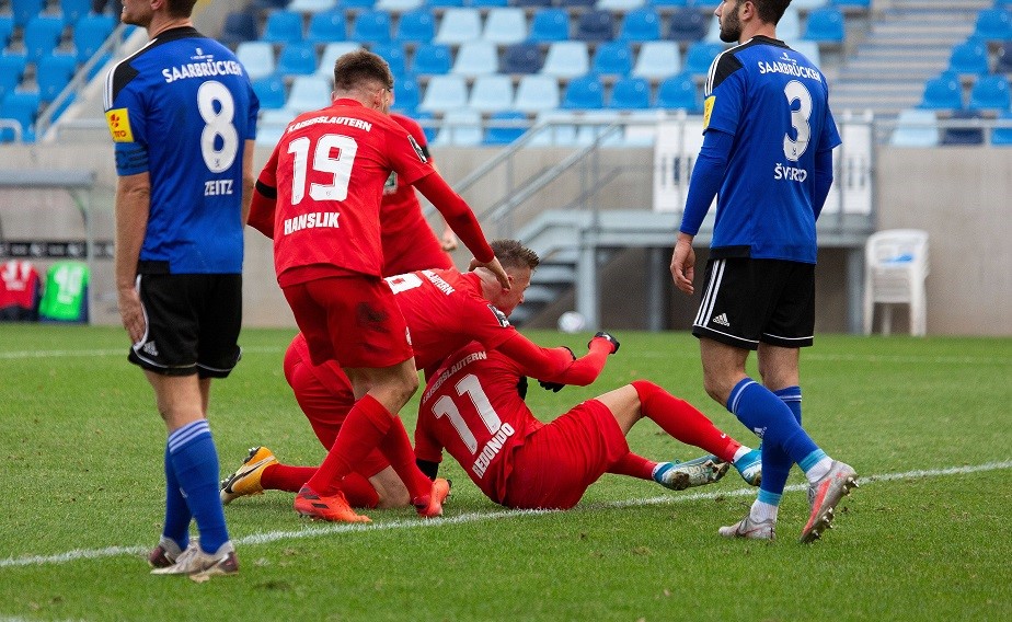 Redondo und Pourié bejubeln die zwischenzeitliche 1:0 Führung gegen Saarbrücken