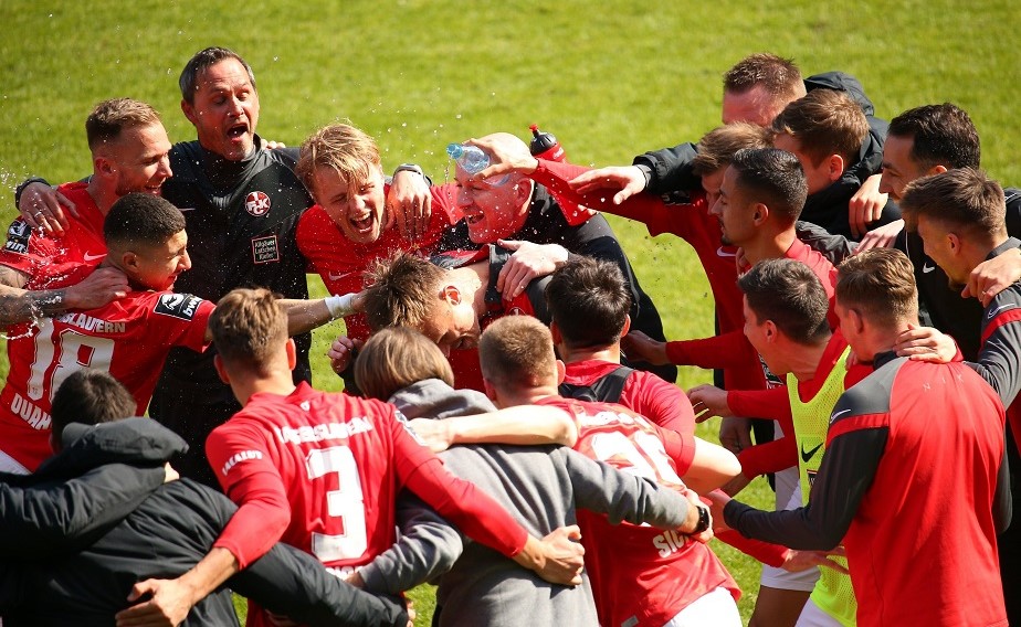 Rote Teufel: Jubelstimmung über den 2:1 Derbysieg