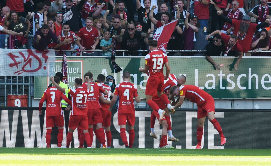Der 1. FC Kaiserslautern feiert einen verdienten 2:0 Heimsieg gegen den VfL Osnabrück