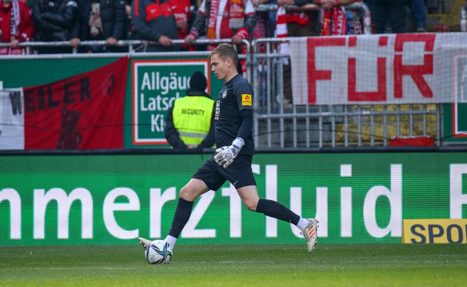 Treffpunkt Betze Leser wählen Matheo Raab zum Spieler des Monats Oktober