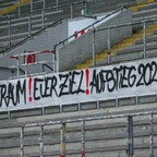 Die FCK-Fans skandieren: Unser Traum. Euer Ziel. Aufstieg 2022.