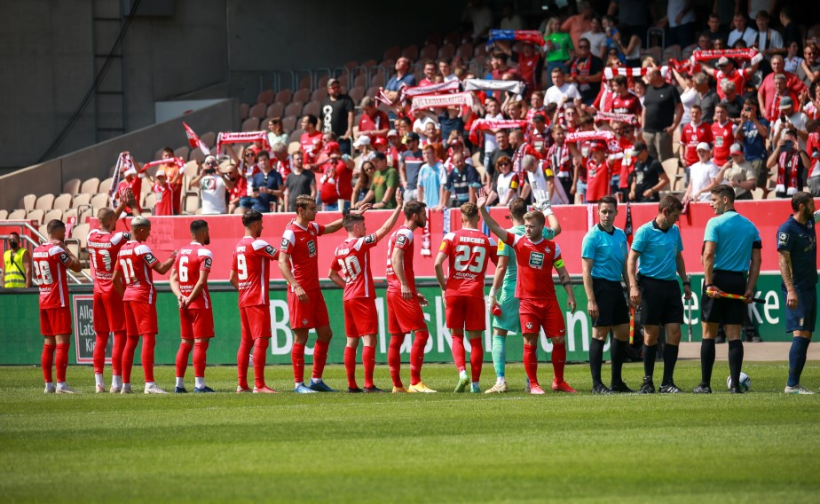 Sportlich und vereinspolitisch geht es beim 1. FC Kaiserslautern endlich bergauf