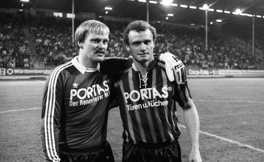 Hans Peter Briegel während seines Abschiedsspiels mit Ronnie Hellström 