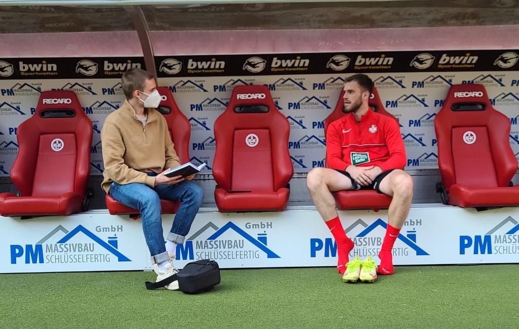 Treffpunkt Betze Redakteur David im Gespräch mit FCK-Innenverteidiger Boris Tomiak