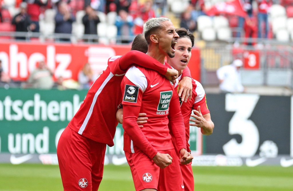 6. Spieltag: FCK-Stürmer Redondo bejubelt die 1:0 gegen den FSV Zwickau
