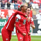 6. Spieltag: FCK-Stürmer Redondo bejubelt die 1:0 gegen den FSV Zwickau