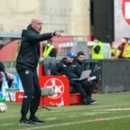 FCK-Cheftrainer Marco Antwerpen dirigiert seine Mannschaft
