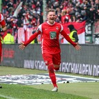 Marlon Ritter bejubelt seinen Treffer zum 3:0 gegen den MSV Duisburg