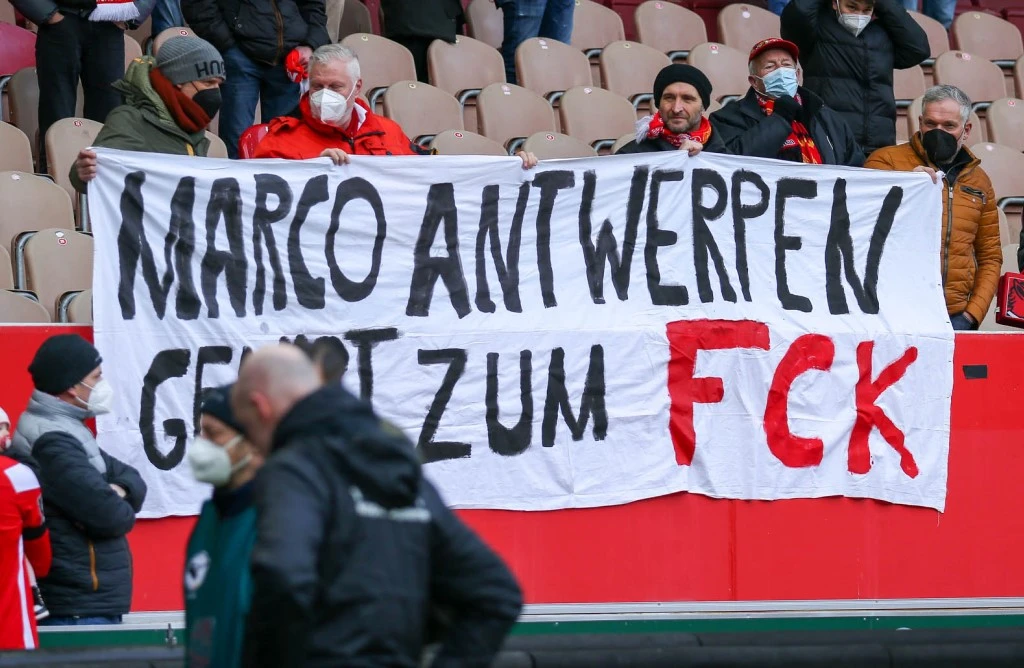 FCK-Fans präsentieren Banner: Marco Antwerpen gehört zum FCK
