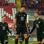 Daniel Hanslik feiert seinen Treffer gegen Viktoria Köln