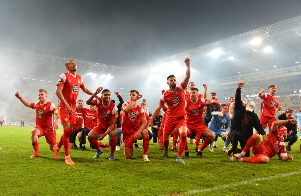Der 1. FC Kaiserslautern feiert die Rückkehr in die zweite Liga