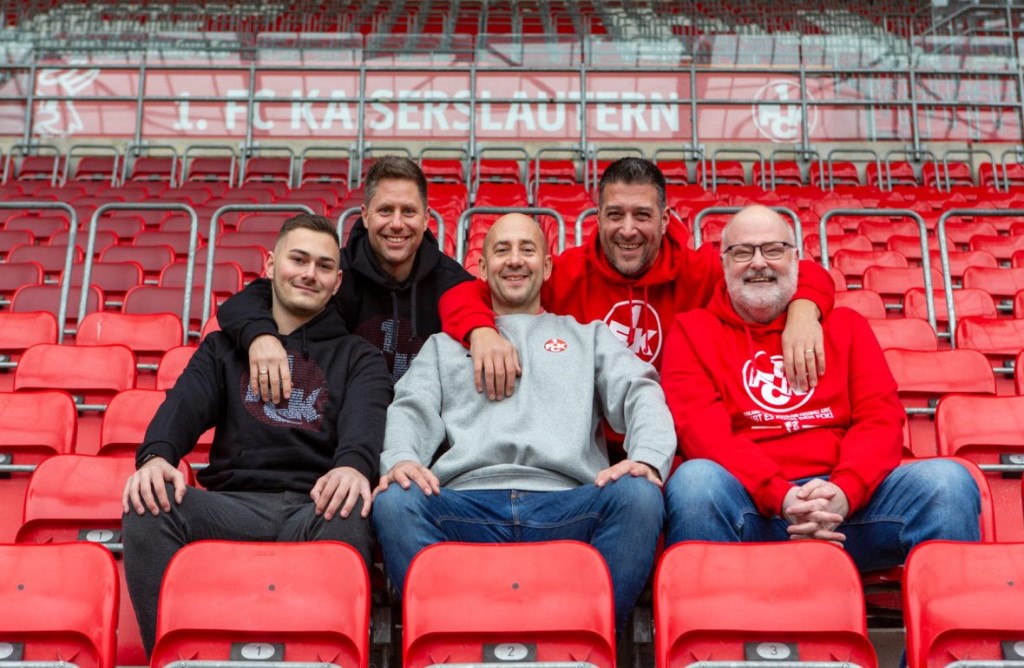Das fünfköpfige Team der ehrenamtlichen Blindenreporter