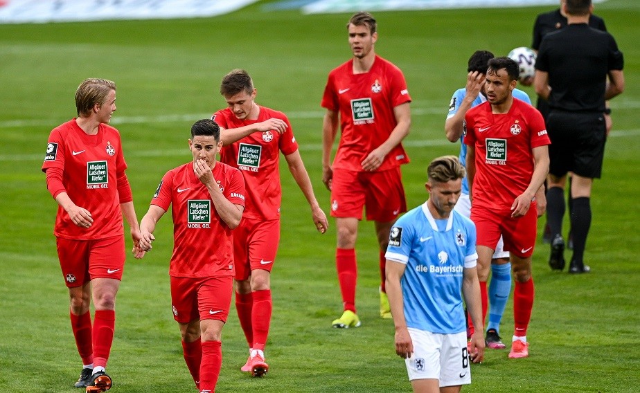 Enttäuschte Gesichter bei den Pfälzern. Foto: Imago Images