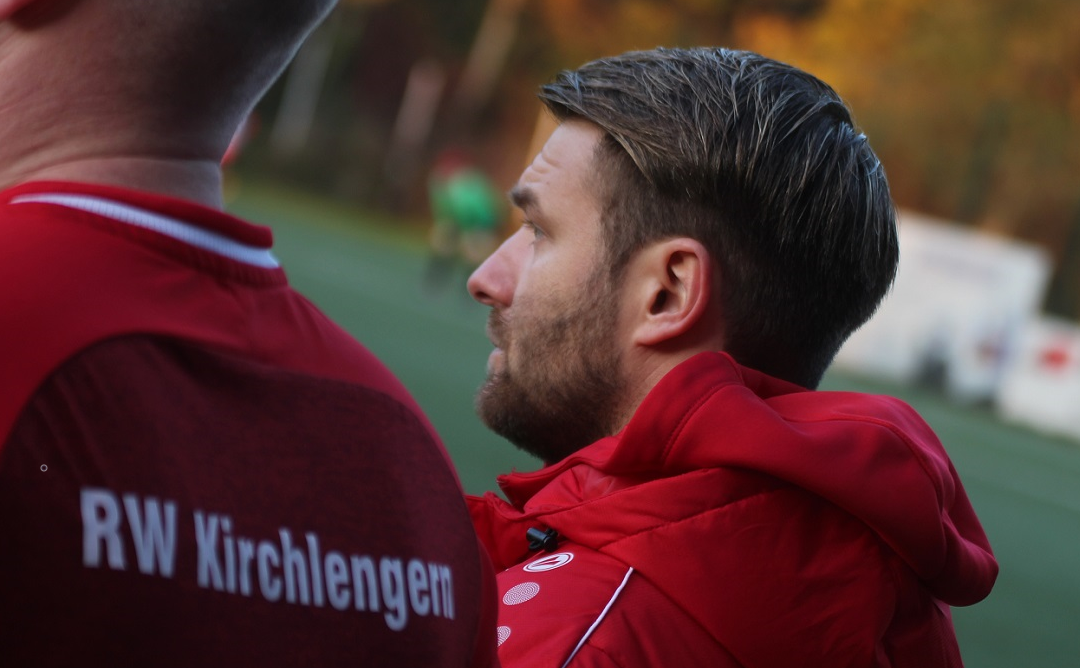 Daniel Halfar ist nach seiner Profikarriere als Trainer des FC Rot-Weiß Kirchlengern aktiv. Foto: Maurice Arndt