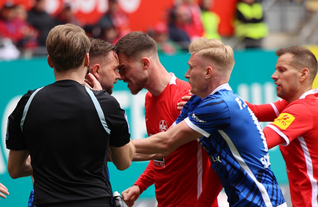 Bei der letzten Begegnung zwischen dem FCK und Rostock ging es heiß her